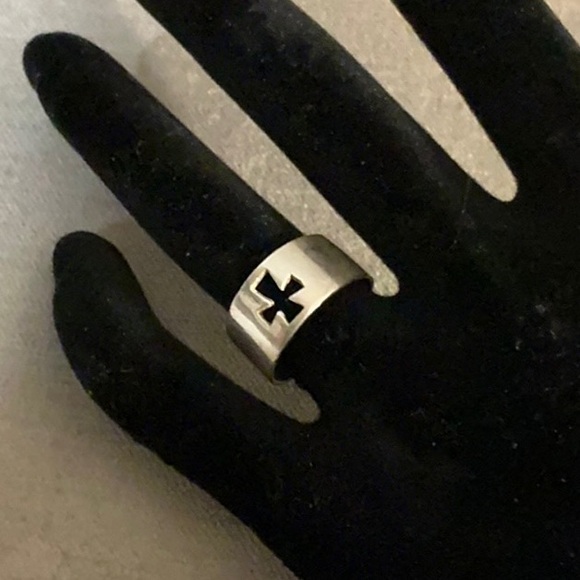 Sterling Silver Cross Ring - Picture 4 of 8